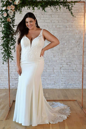stella-york-7335-v-neckline-plus-size-wedding-dress