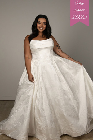 Taffeta and Lace Plus size wedding gowns Stella York 8084+